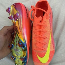 Soccer shoes