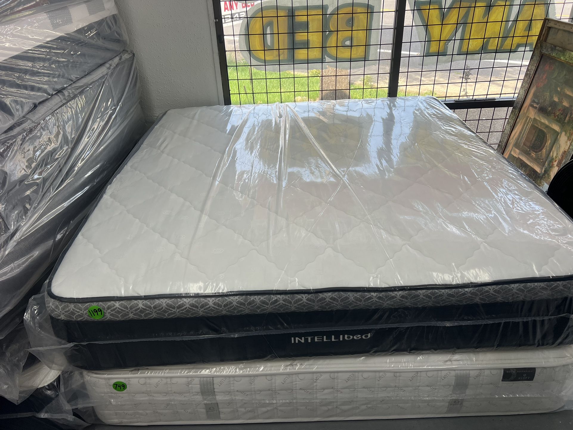 KING SIZE INTELLIBED MATTRESS & BOX SPRINGS BED SET