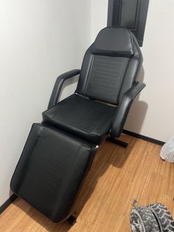 Black massage chair/tattoo chair