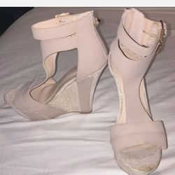 Womens Rogue Helium Dreamer-27 Ankle Strap Zip-up Wedge Sandals - Nude, Size 7.5