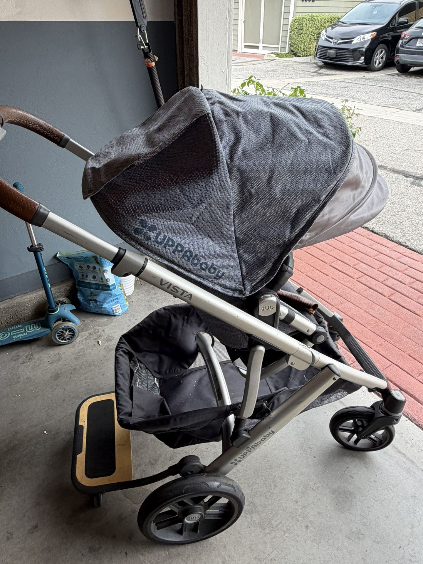 Uppababy Vista Stroller With Bassinet Piggy Back And Extras