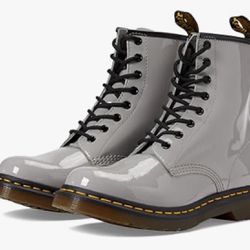 New Dr. Martens Gray Patent (Lamper) Leather 8 Hole Lace Up Boots (Style 1460), Size 7 