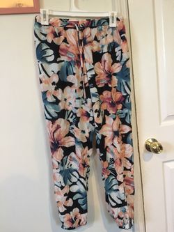Lulus floral print joggers.