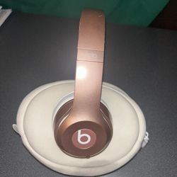Beats Rose Gold Wireless Solo Headphones 