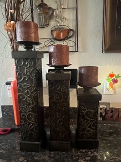 Set of 3 candle holders w the candles