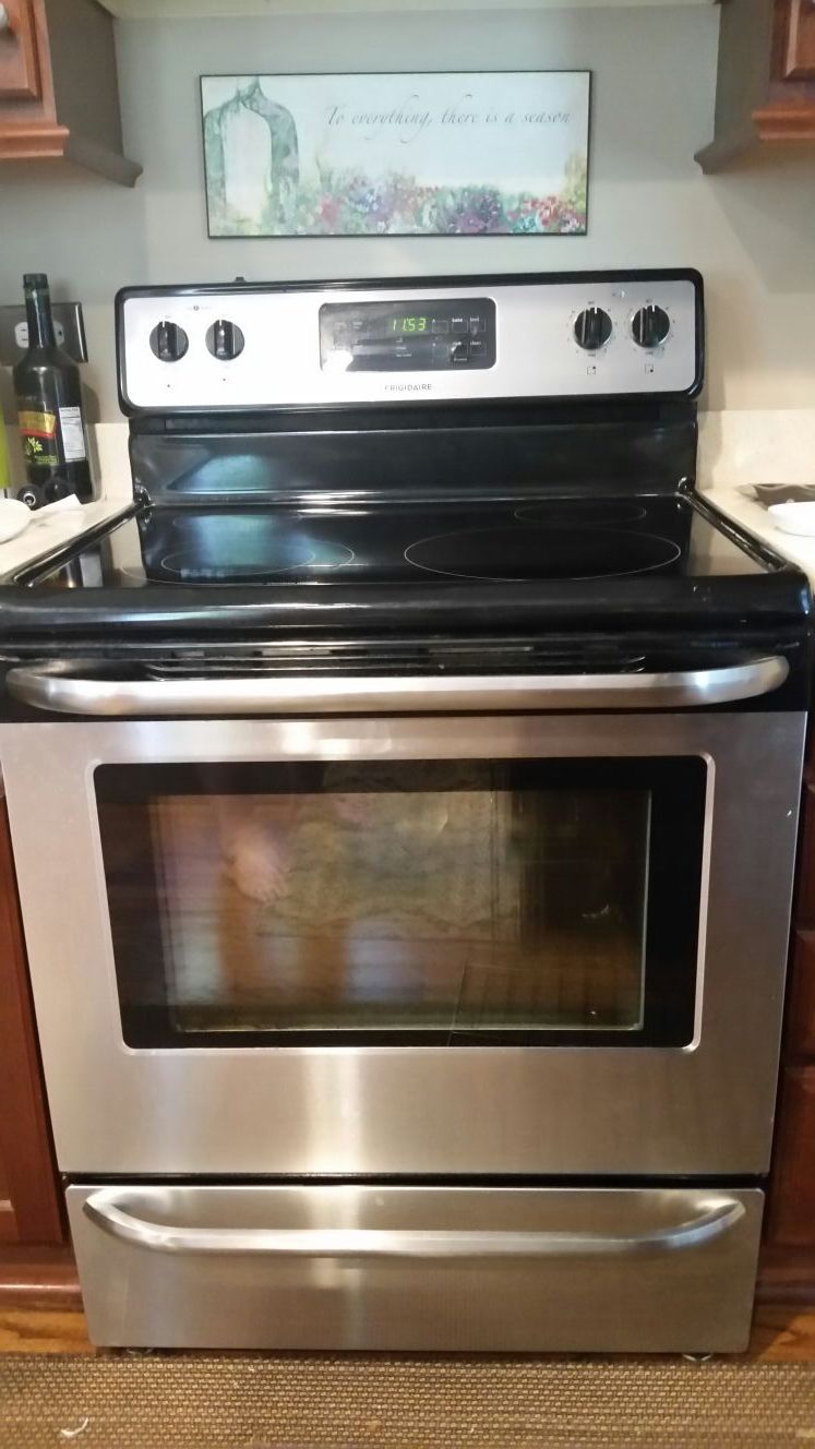 Frigidaire, Stainless Steel, Electric Glass Top Stove/Oven