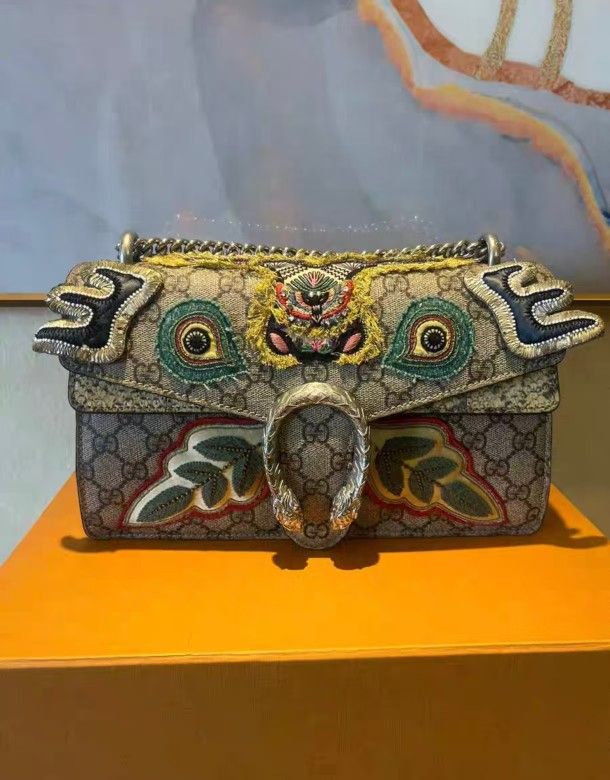 Gucci tiger head embroidered wine god bag