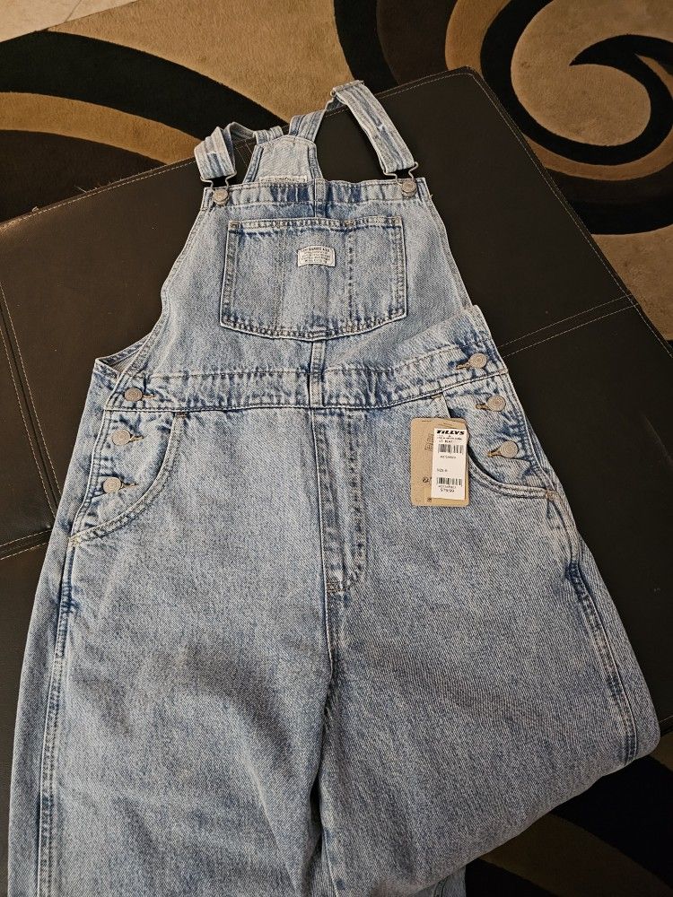 Womens Size Medium LEVIS Overalls
