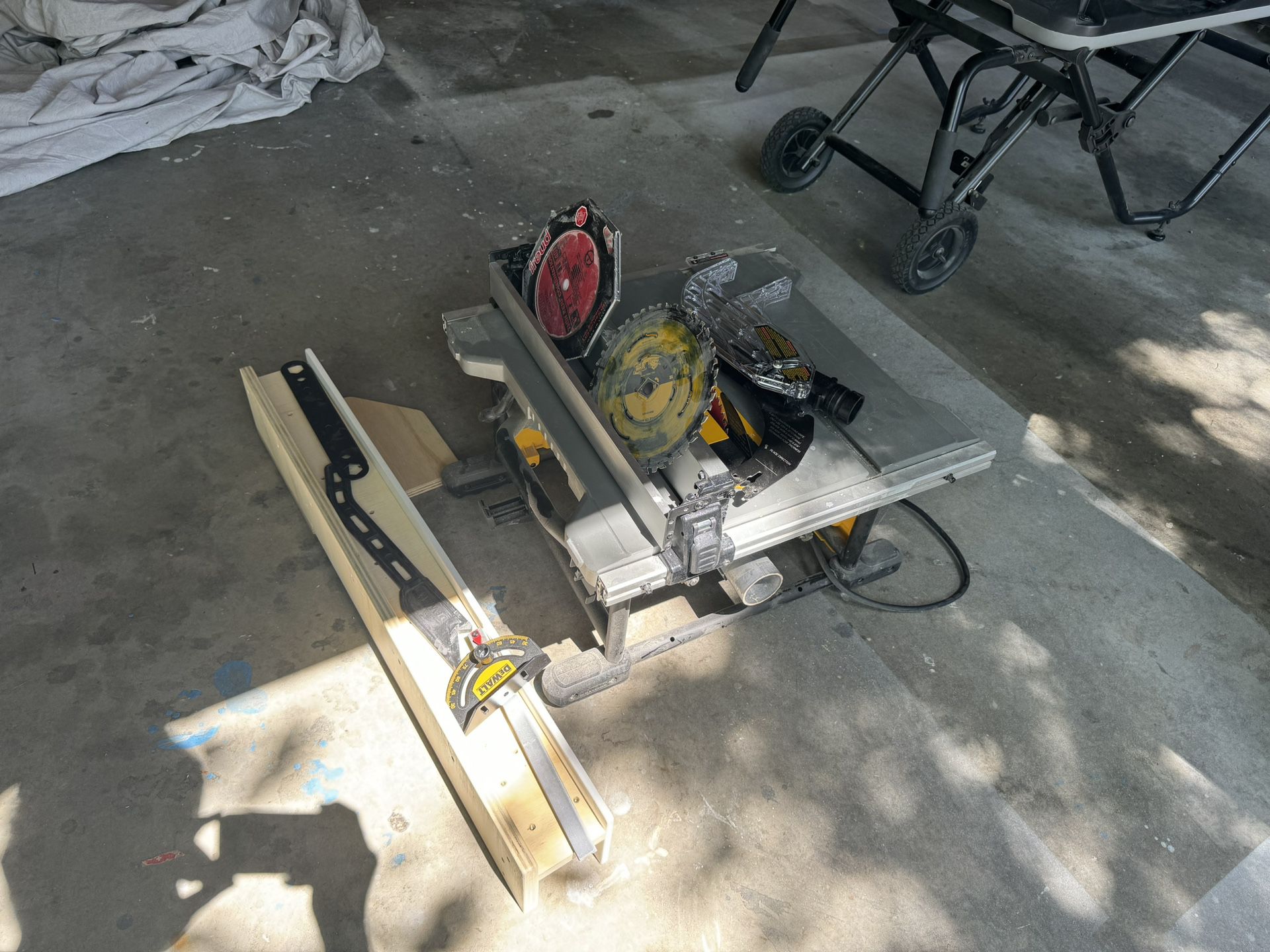 Dwe7485 Table Saw With Enhanced Fence