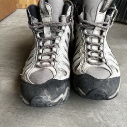 Hiking Boots - Women’s 9.5 - Oboe
