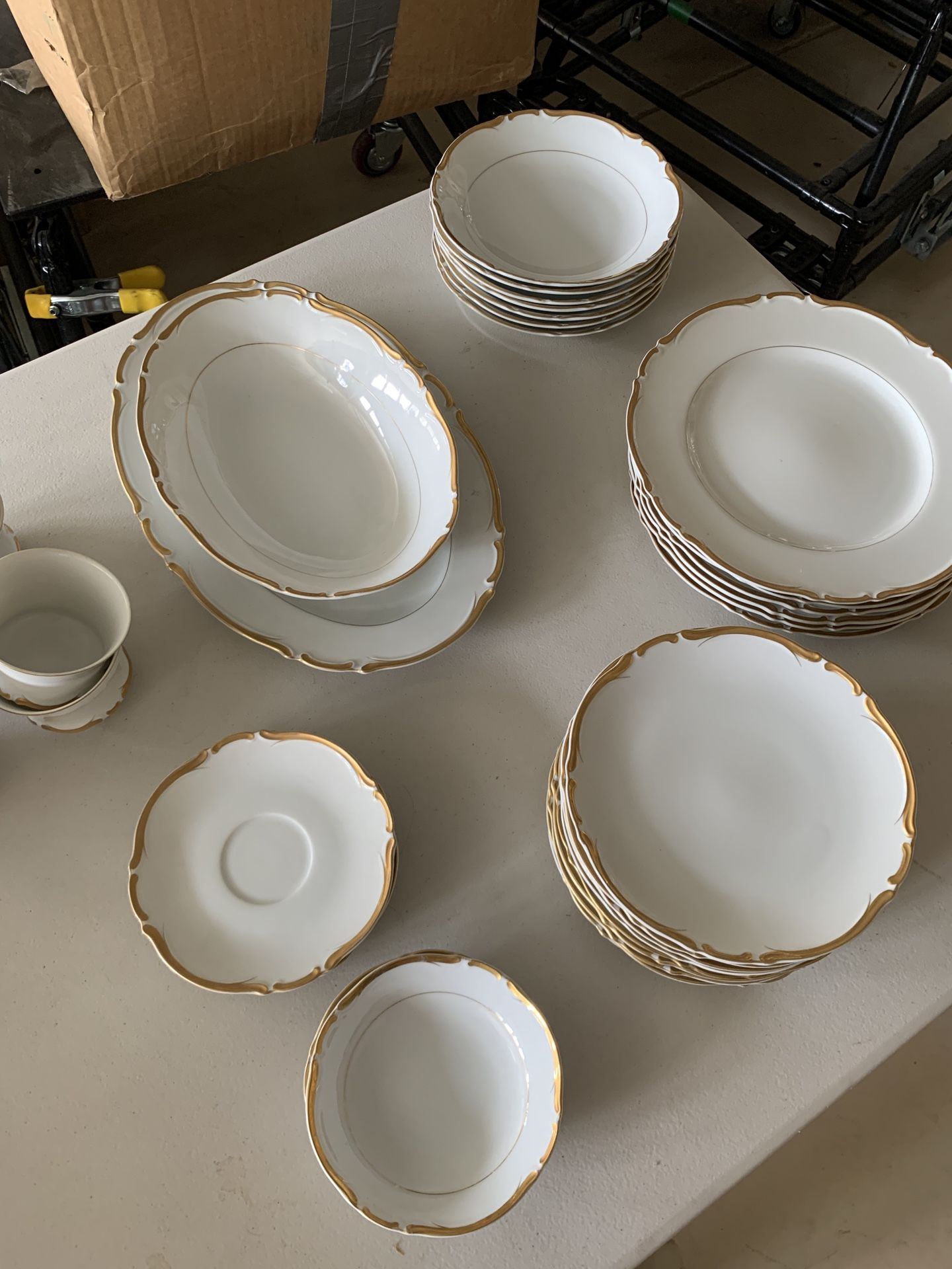Fine Seyei China - Triumph Set - 34 Piece Chinaware