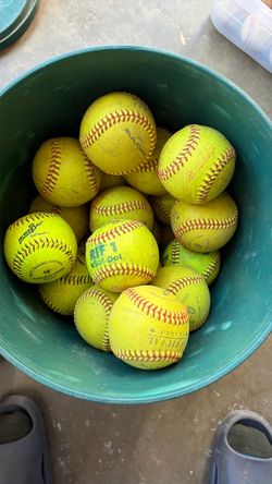 30 mixed U8 Softballs. Various brands.