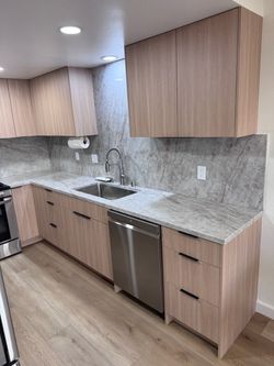Modern Kitchen Cabinet Set with Countertop