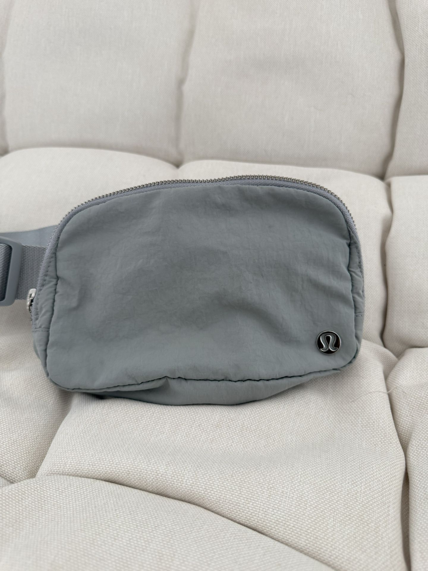 Lululemon everywhere belt bag
