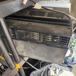 Window A/C Unit Works Great