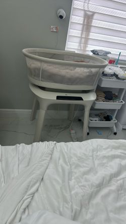 4 Moms Bassinet