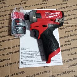 Milwaukee Surge  M12 Impact Driver & Battery, 100.00