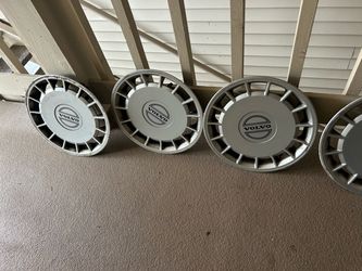 Volvo 240 hub caps