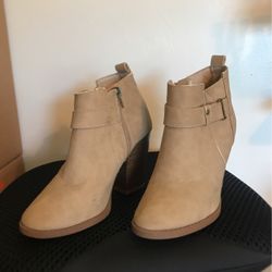 Beige Boots , Size (6).