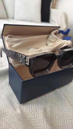 Louis Vuitton Millionaires Sunglasses – Grey Marble Frame – Full Set