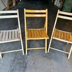 3 Wooden Folding Chairs In Good Condition 