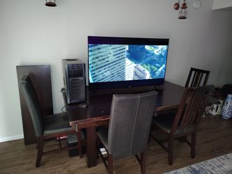 Diner table with 4 chairs and center removable piece