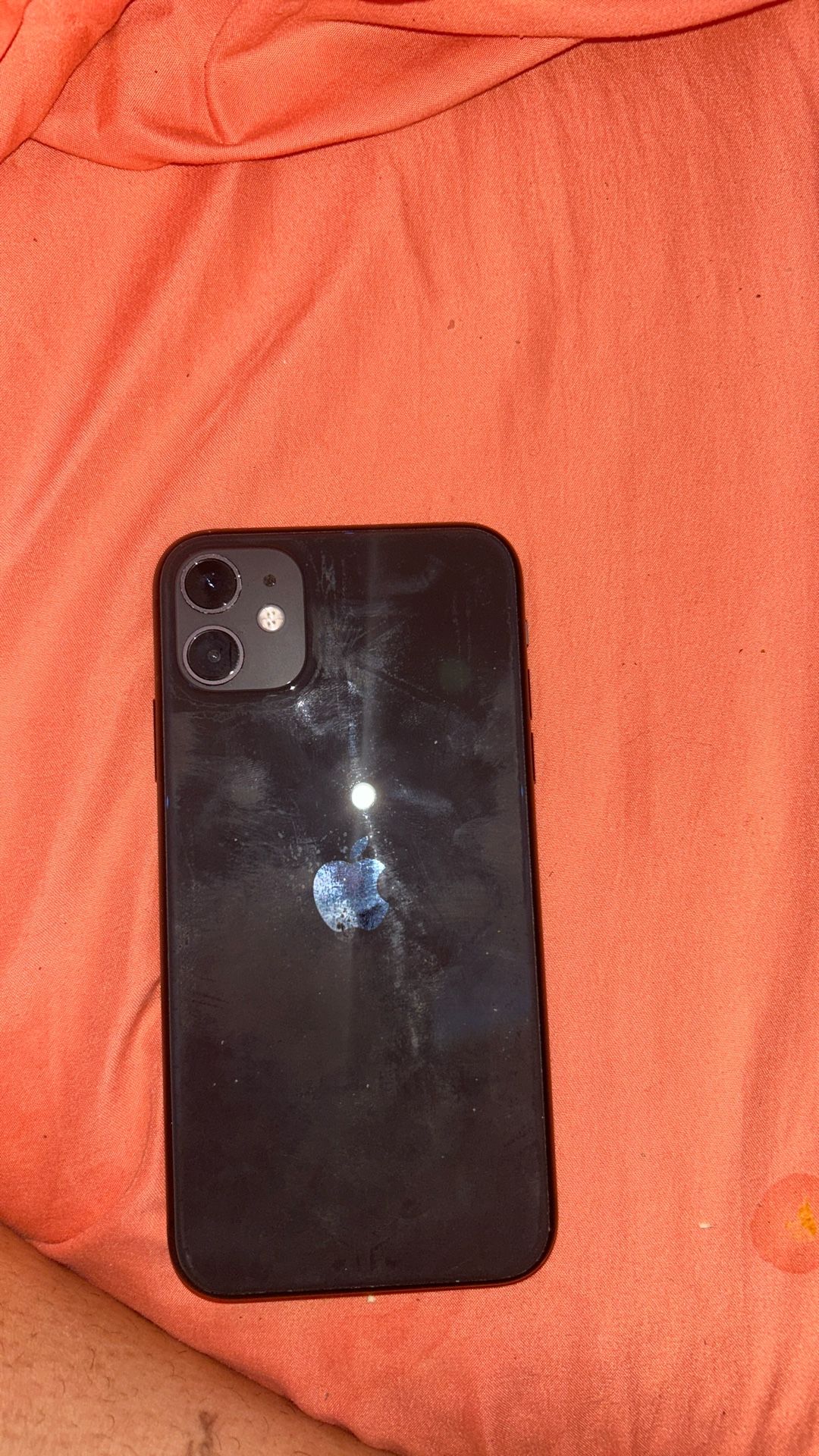 iPhone 11 – Black – 64GB (Cracked Screen, Fully Functional)