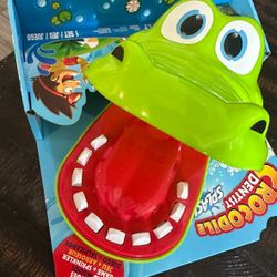 Hasbro Crocodile Dentist Splash Water Game for Kids Sprinkler Fun