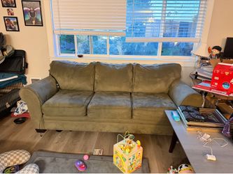 Brown couch (read description)