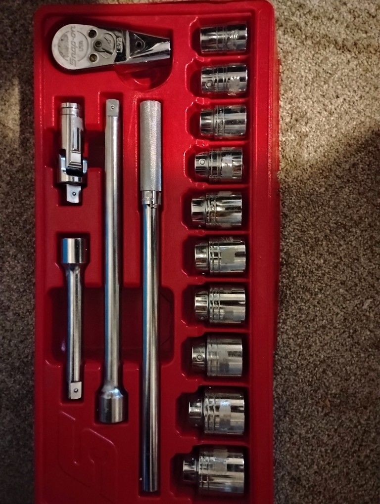 Snap On 3/4 Ratchet With Sockets