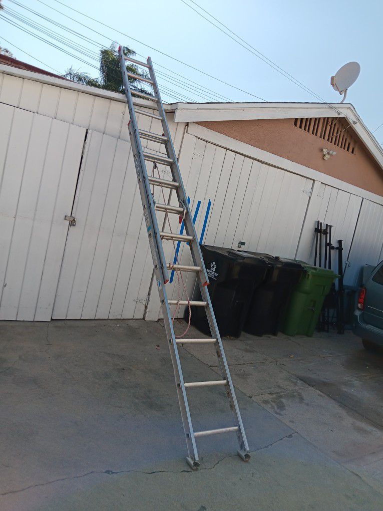 20 Foot Extension Ladder Fiberglass In Perfect Condition  
