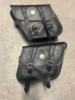 Motorcycle leather saddle bags