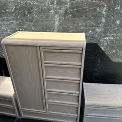 2 Night Stands And A Chest