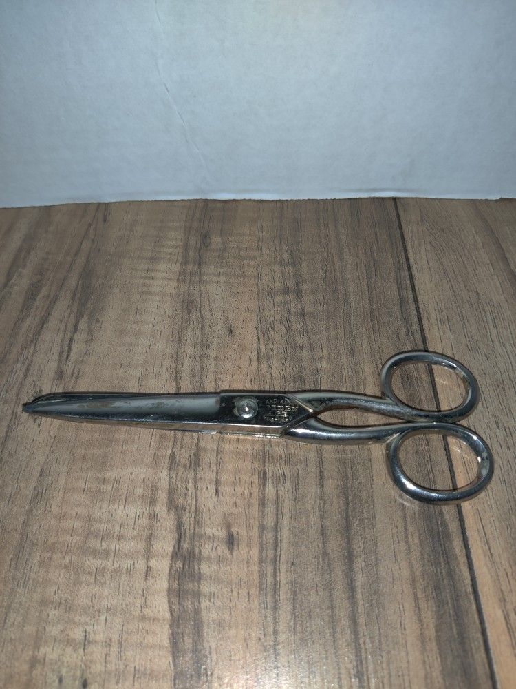 Vintage Radiant Golden Age Rustless Scissors - by Richards of Sheffield England.They contain scuffs and wear from time and use.Sold As Is.