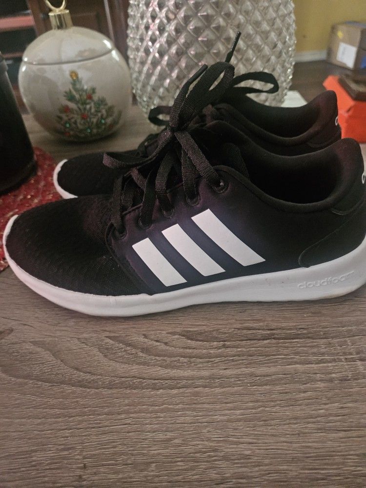 Addidas Women's 7.5 Shoes