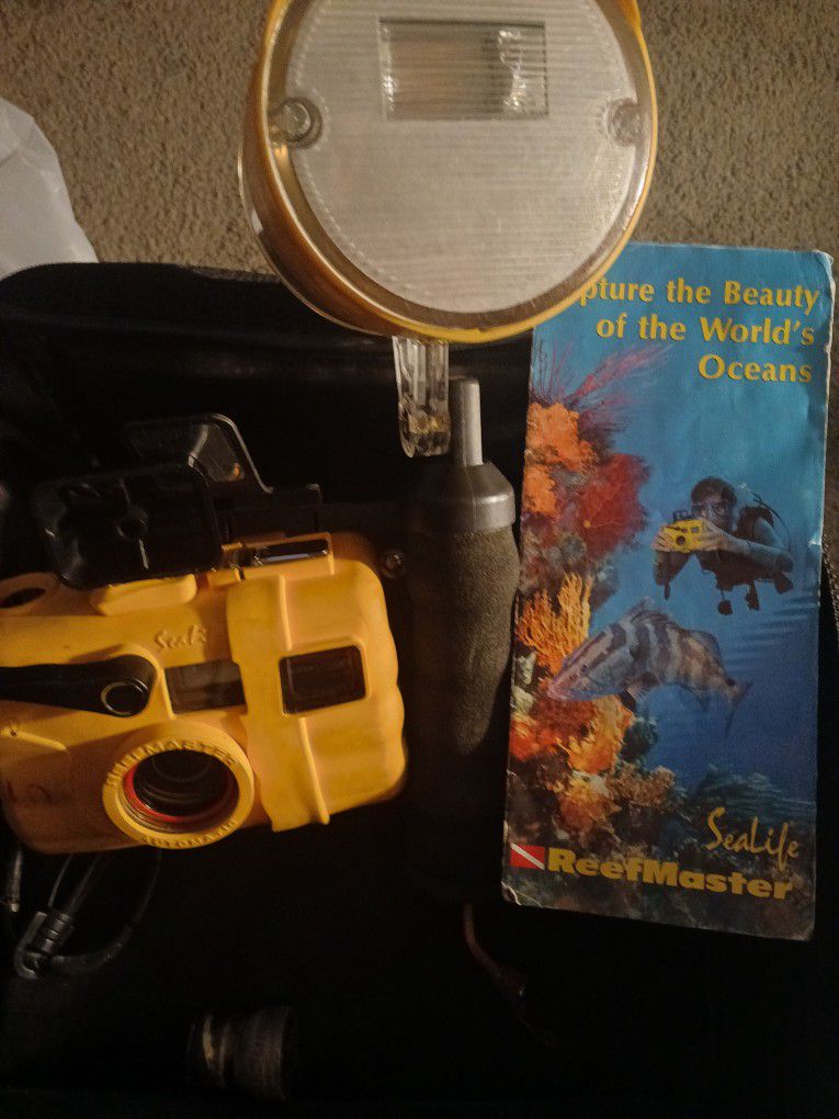 Sealìfe Underwater Camera And Flash Gear With Case 