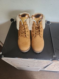 Girl Boots 
