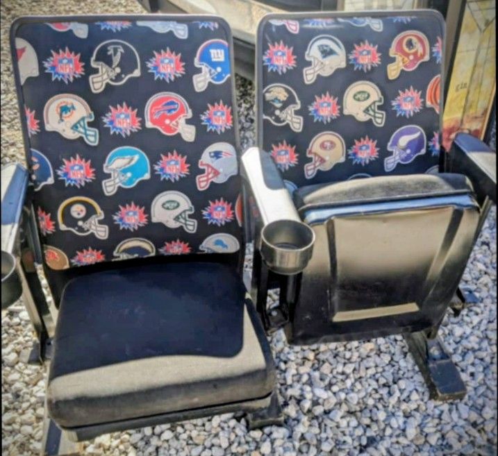 FOOTBALL THEATER SEATING CHAIRS. CAN BE SEPARATED.