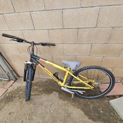Gary Fisher BIKE. Needs To Be Refurbished. Classic Yellow Kill Bill Colors. Mamba. 