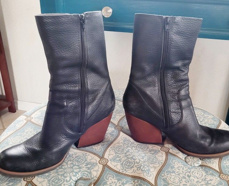 KOORKS MID CALF LEATHER BOOT HIGH CHUNKY HEEL