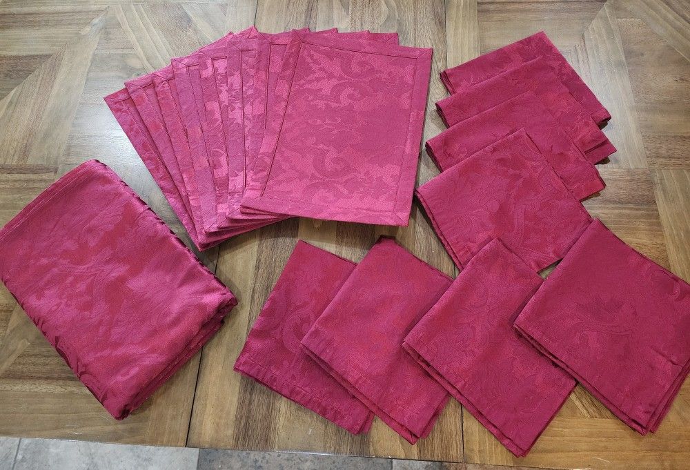 Waterford 8 Dinner Placemats 13x18 / 8 Napkins 20x20 / 1 Table Linen 120x132