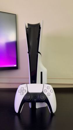 1 TB PS5 Slim w/Disc drive and Dualsense controller