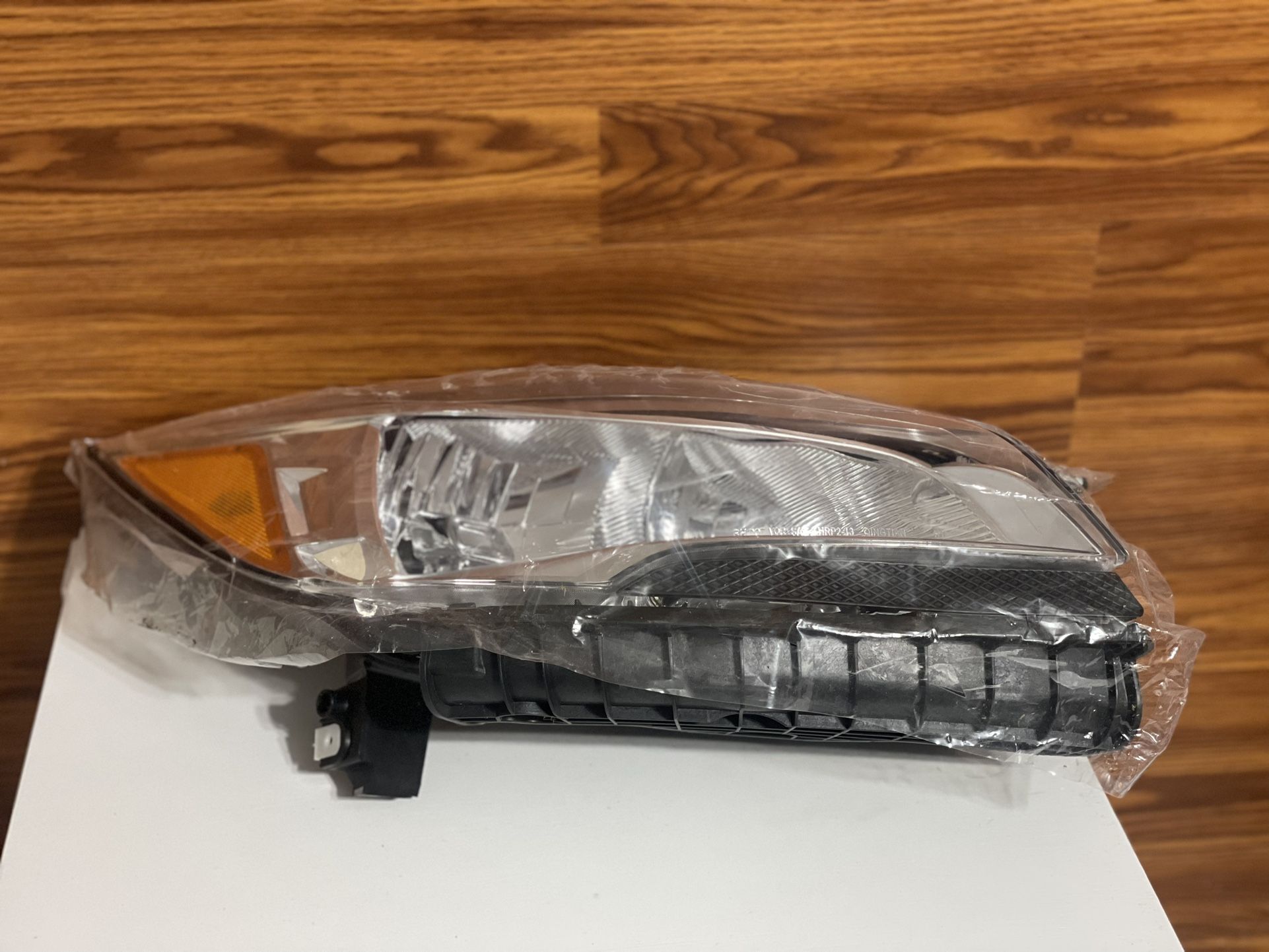 Passenger side headlight assembly 2013 ford escape. 