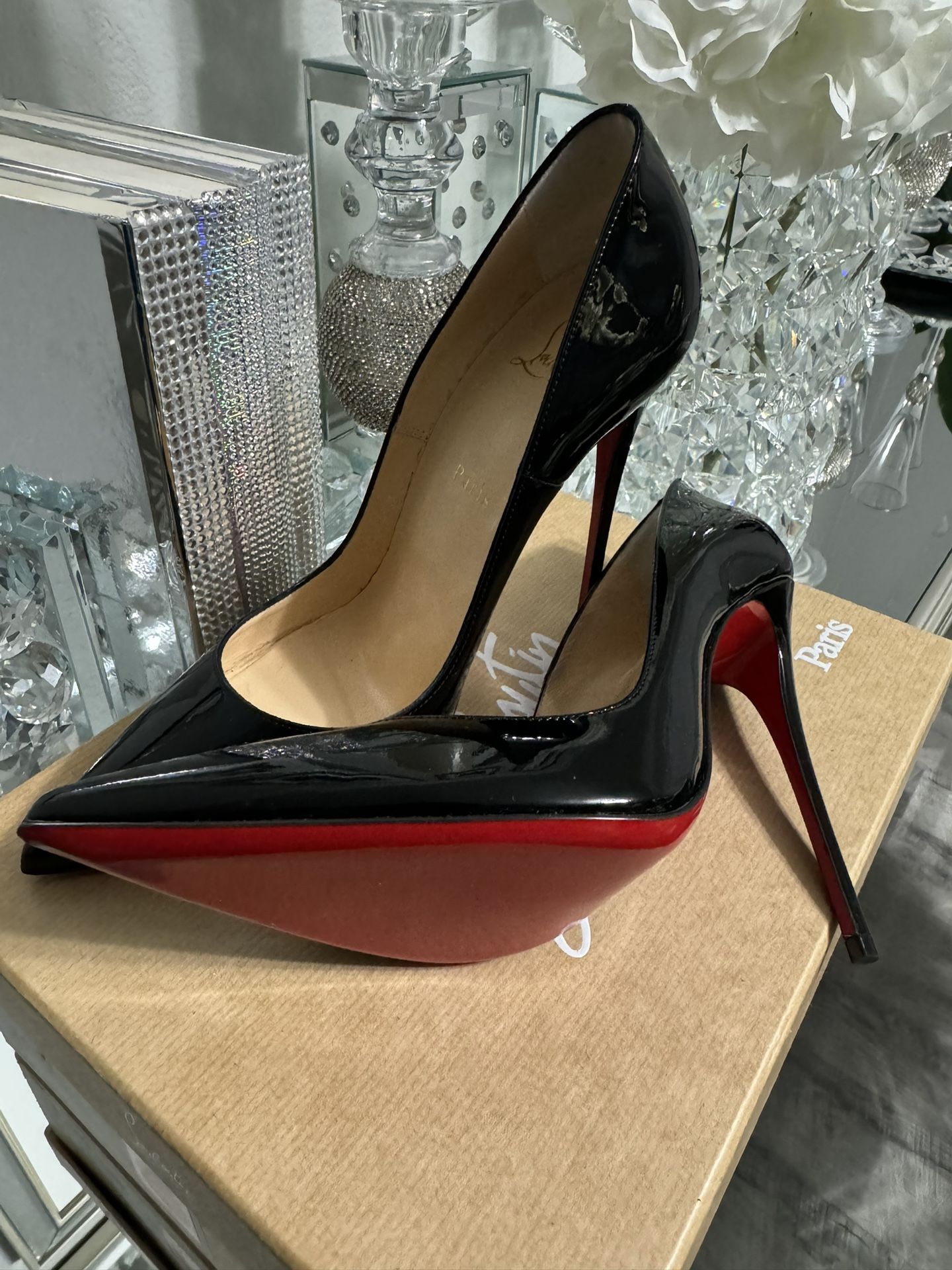 Christian Louboutin So Kate pumps (Authentic)