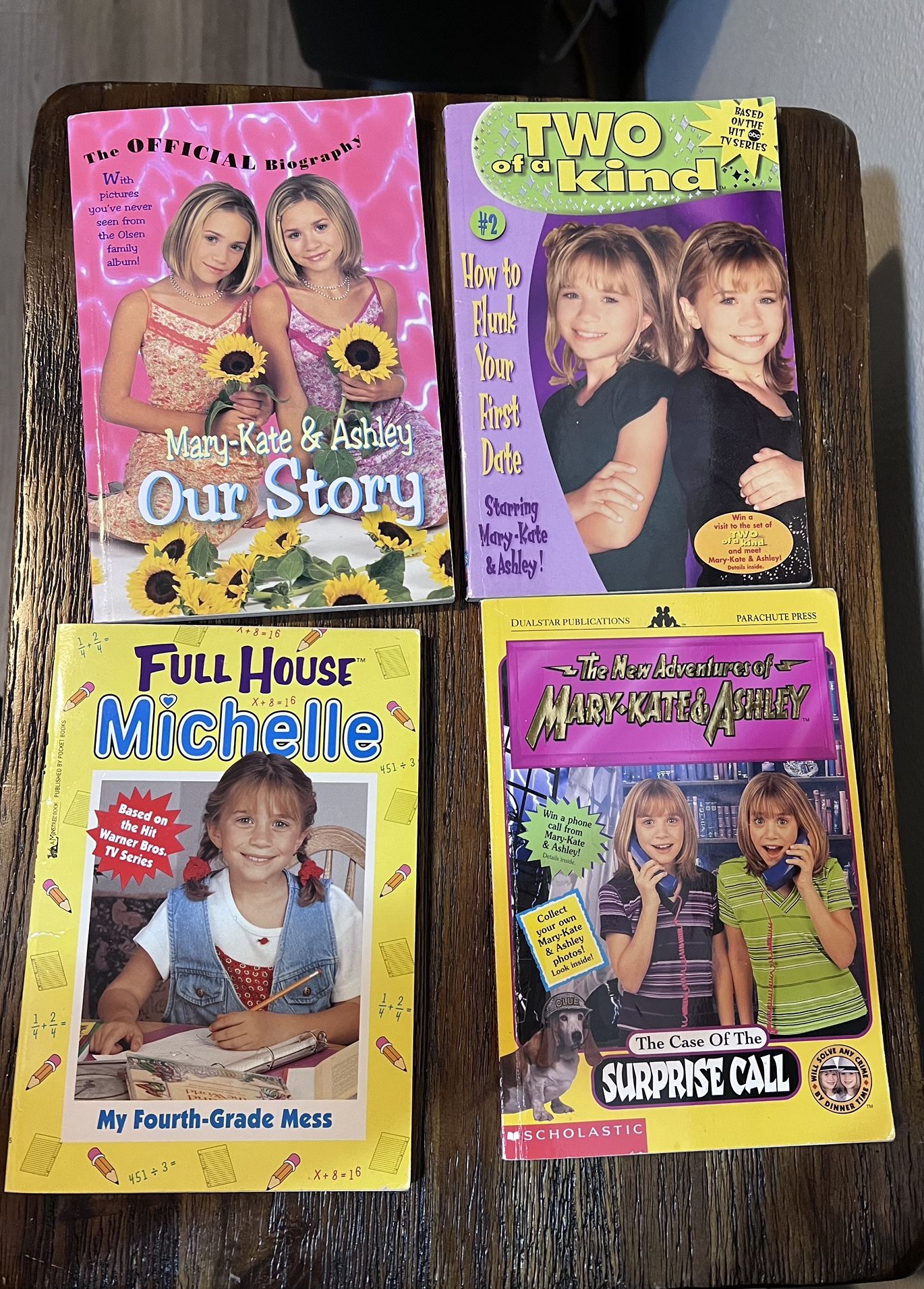 Mary-Kate & Ashley (4) paperback books -very good condition