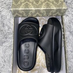 Size 34 Gucci sandals 