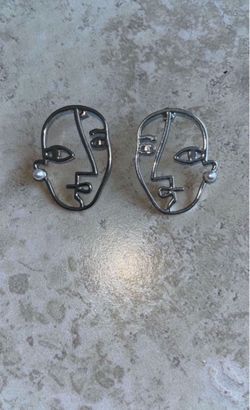 Women’s / Girl’s Abstract Face Earrings