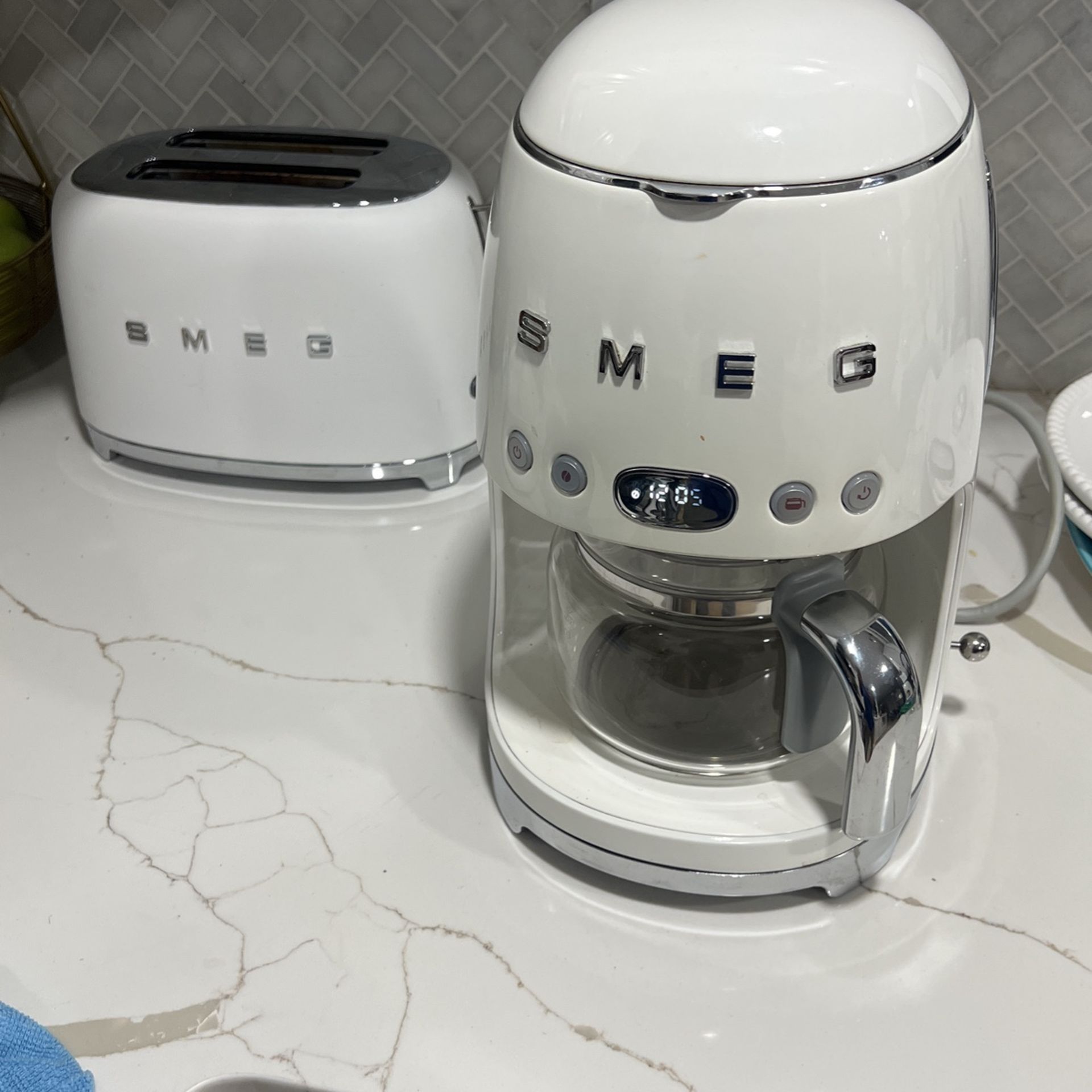 SMEG 10-Cup Drip Coffee Maker
