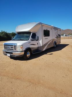 2011 Ford 30' Ft V10