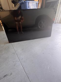 55’ Emerson TV w/Remote